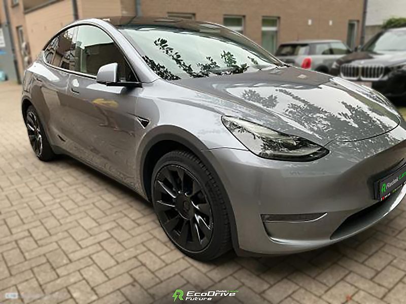 Tesla Model Y (2023) Long Range AWD 4×4 - fotka 2 z 10