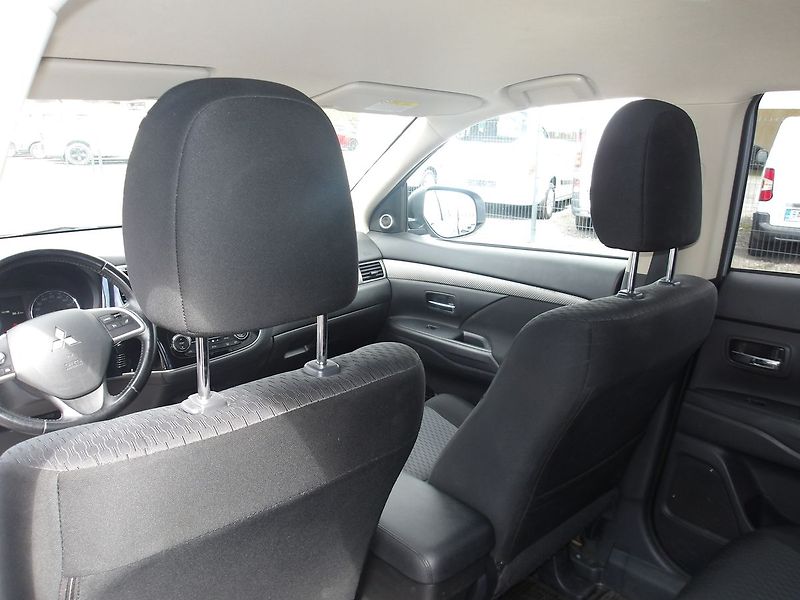 Mitsubishi Outlander 2,3DI-D 4x4 ČR 7 MÍST ! 2.MAJ. - fotka 24 z 39