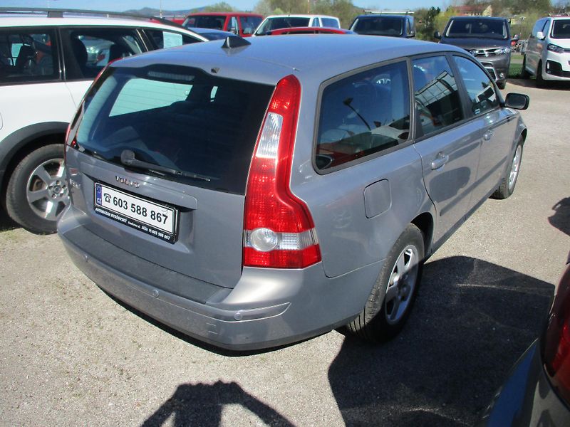 Volvo V50 (2006) combi 1,6 D - fotka 3 z 10