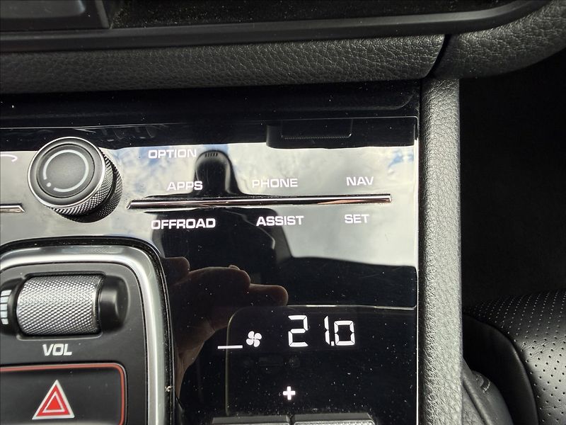 Porsche Cayenne 3.0 V6 Sport chrono - fotka 20 z 26