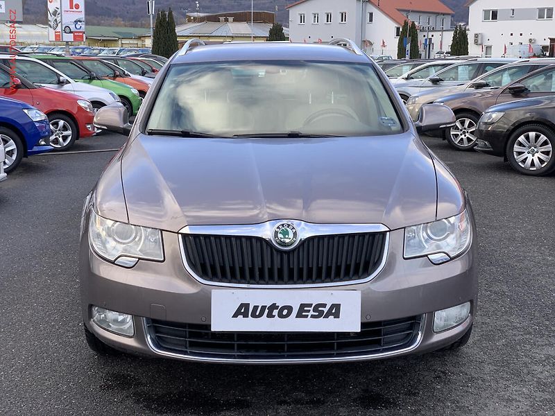 Škoda Superb (2010) 2.0 TDi, DSG, navi, xenon - fotka 2 z 23