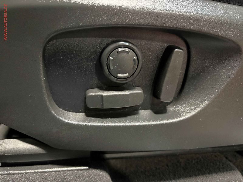 Land Rover Discovery Sport (2018) 2.0 TD4 4X4, AT, bixen, panor - fotka 13 z 18