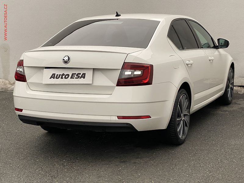 Škoda Octavia (2018) 1.8 TSI, ČR, L&K, DSG, LED - fotka 4 z 19