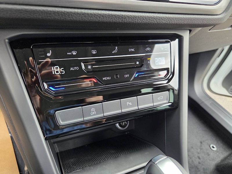 Volkswagen Touran (2026) 1.5 TSI DSG7 R-Line 7 míst - fotka 29 z 50
