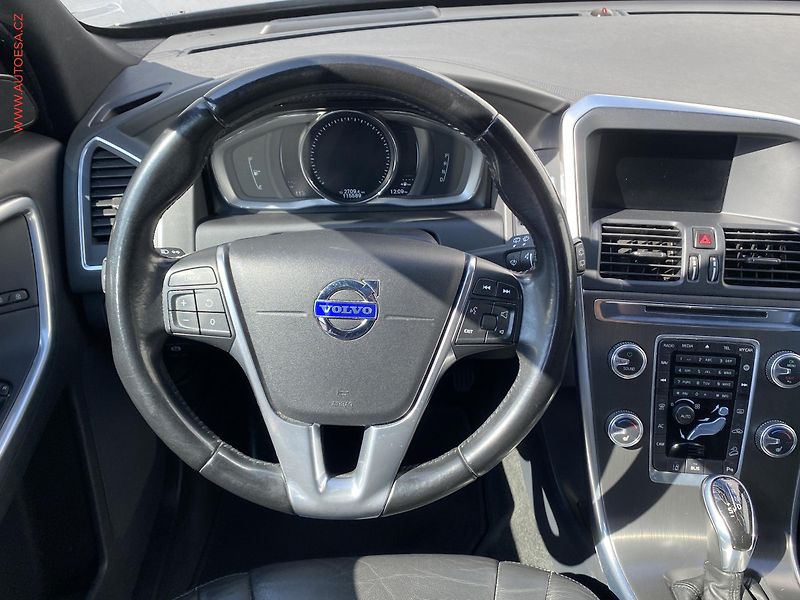 Volvo XC60 (2014) 2.4 D5 4x4, AT - fotka 11 z 18
