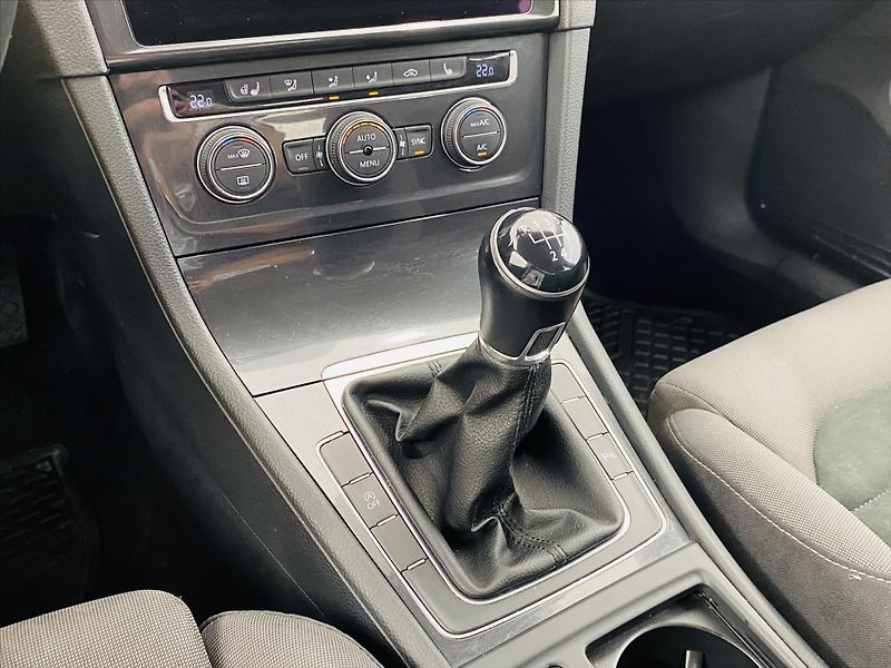 Volkswagen Golf 1,6 TDI 85kW LED Comfortline - fotka 20 z 26