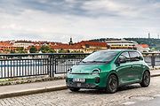 Tento malý elektromobil už budí zaslouženou pozornost v ulicích našeho hlavního města.