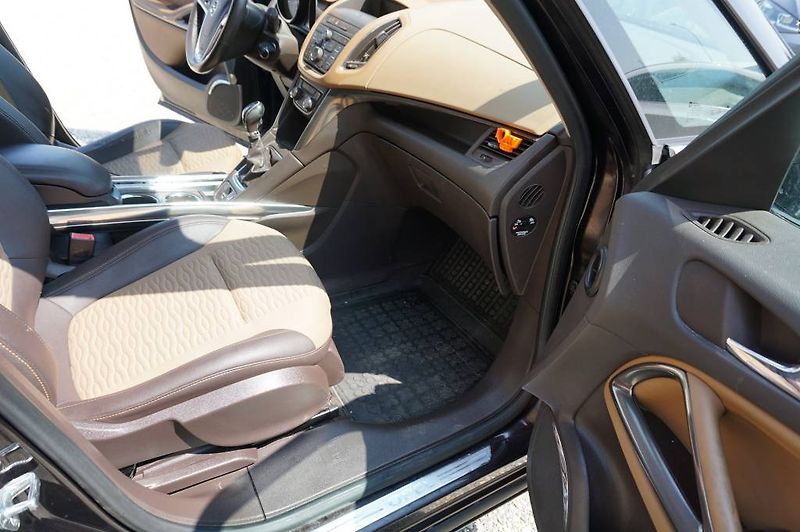 Opel Zafira (2012) Tourer 2,0 96 kW - fotka 16 z 30