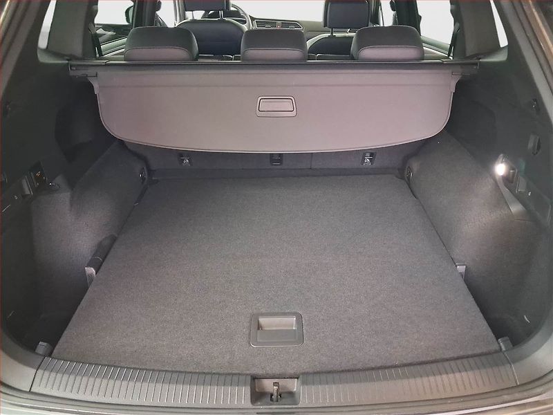 Volkswagen Tiguan (2024) 2.0 TSI - fotka 14 z 22