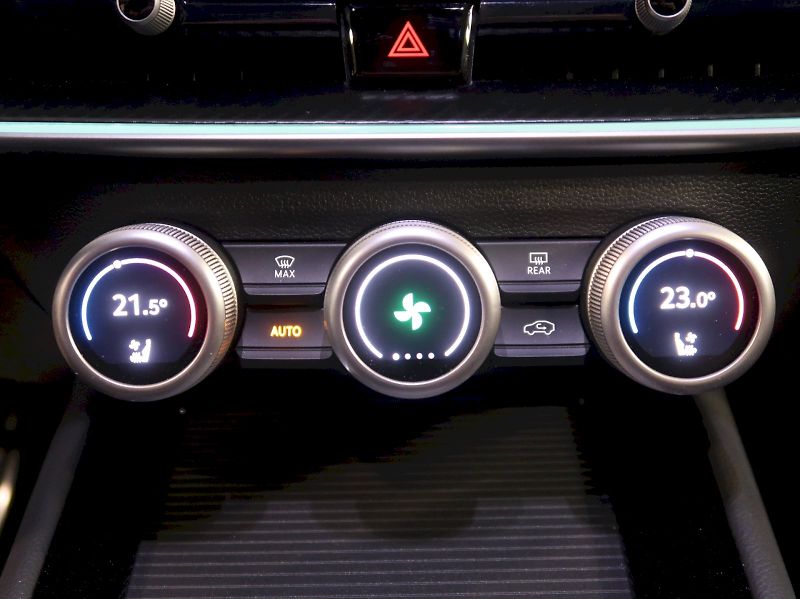 Škoda Superb (2025) SPORTLINE 2.0TSI 195KW 4x4 DSG - fotka 35 z 48