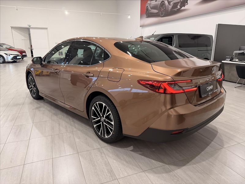 Toyota Camry (2025) 2,5 Hybrid 230k - Prestige - fotka 3 z 12