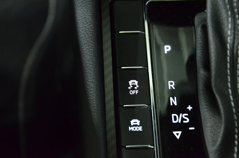 Škoda Superb (2024) 2.0TSI 206kw SportLine 4x4 AT - fotka 16 z 22