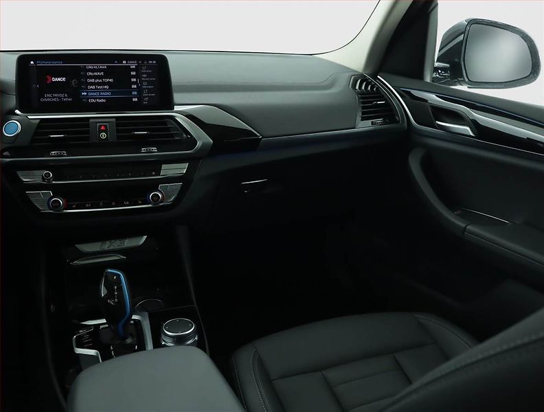 BMW iX3 (2022) 80 kWh, SoH 98% - fotka 8 z 19