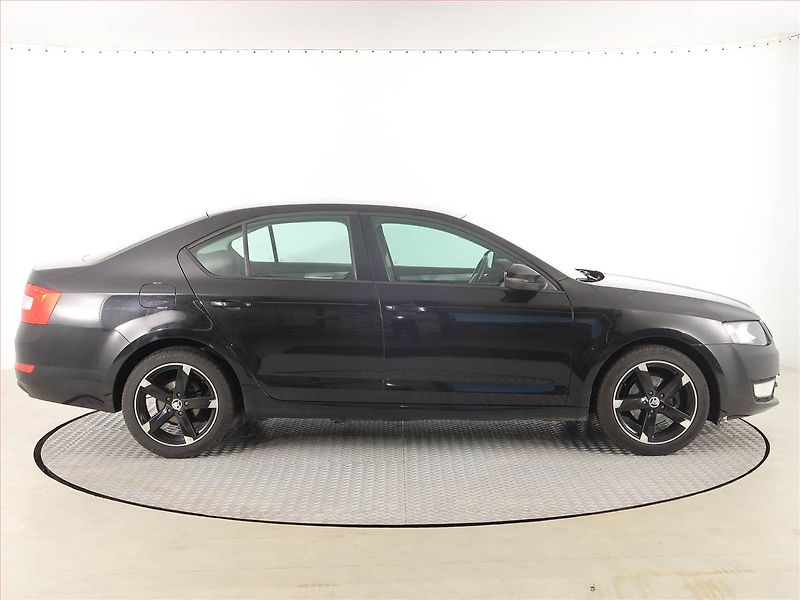 Škoda Octavia (2014) Ambition 1.6 TDI, Tempomat - fotka 6 z 17