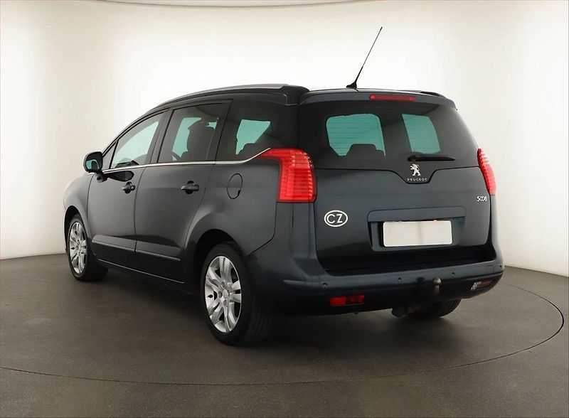 Peugeot 5008 (2014) 2.0 HDI, Navi, Xenony - fotka 4 z 18