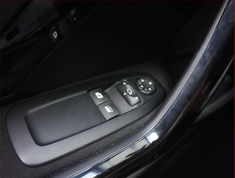 Peugeot 208 (2017) 1.2 PureTech, Serv.kniha - fotka 13 z 19