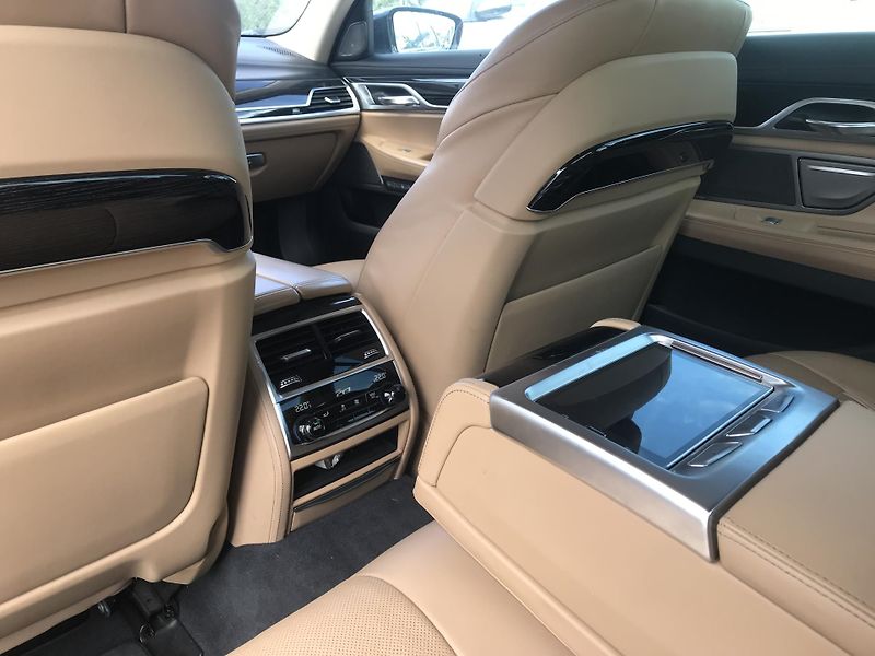 BMW Řada 7 730D X-DRIVE ,360,HUD,ČR,DPH.. - fotka 14 z 17