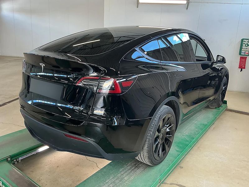 Tesla Model Y (2023) Long Range AWD - fotka 2 z 7