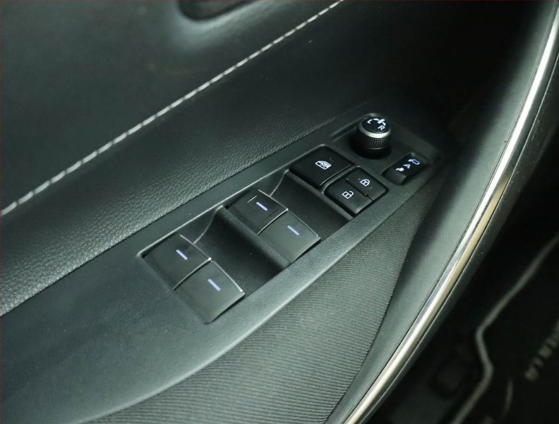 Toyota Corolla (2021) 2.0 Hybrid - fotka 15 z 15