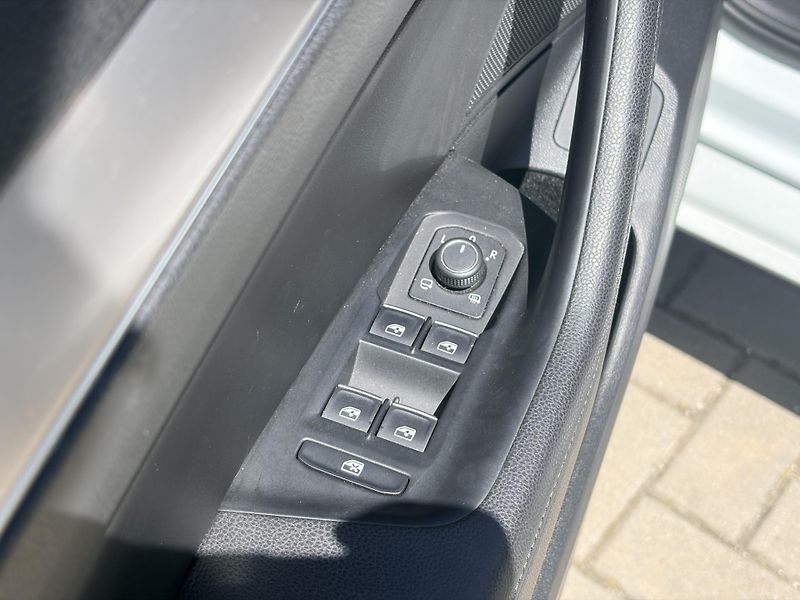 Volkswagen Passat 2.0TDI 110KW HIGHLINE DSG LED - fotka 9 z 46