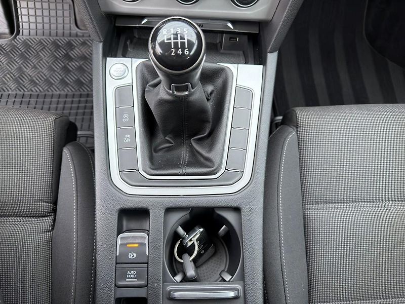 Volkswagen Passat 2.0 TDI 110 kW 4x4 navigace - fotka 16 z 24
