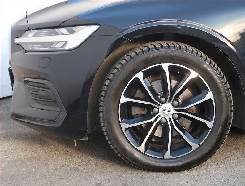 Volvo V60 (2018) D3 2.0, Automat, Serv.kniha - fotka 15 z 24