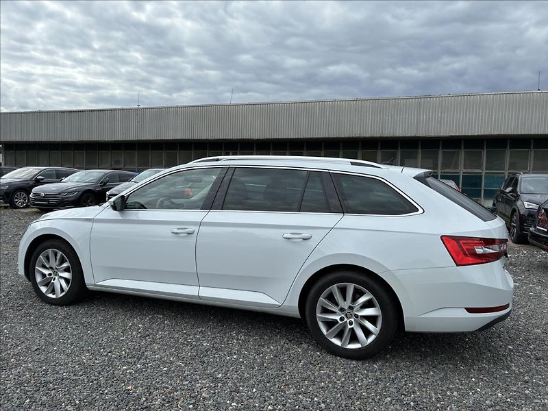 Škoda Superb 2,0 STYLE 4X4 TAŽNÉ,KAMERA - fotka 3 z 31