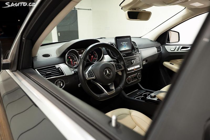 Mercedes-Benz GLE 350d Coupe 190 kW AMG paket - fotka 6 z 24