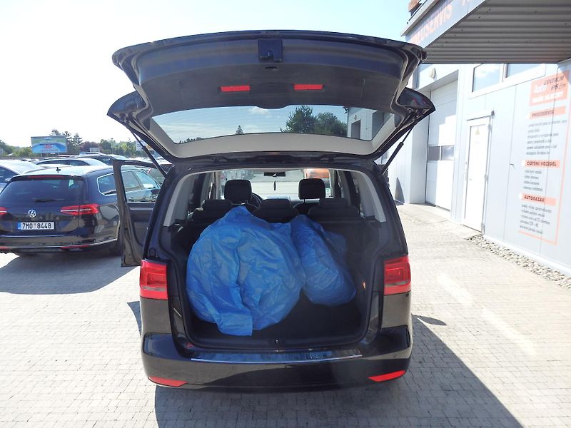 Volkswagen Touran 1,4 TSI 103 KW ZÁLOHOVÁNO - fotka 8 z 25