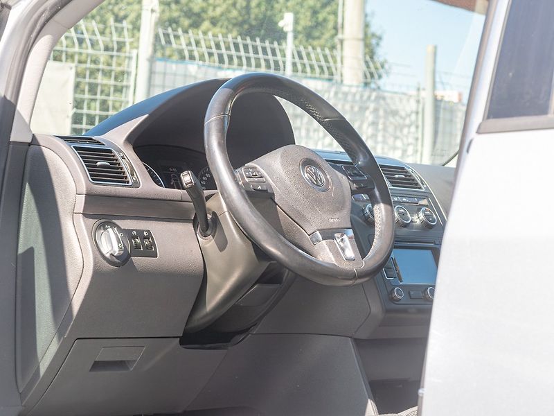 Volkswagen Touran (2014) 1.6TDI 77KW DSG NAVI – 7 SEDAD - fotka 11 z 50