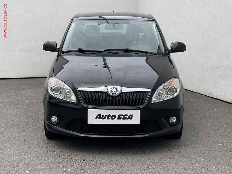 Škoda Fabia (2014) 1.2 TSi, Ambition, výhřev sed - fotka 2 z 17