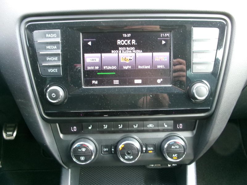 Škoda Octavia (2014) 2,0TSi VRS AC TEMP VÝHŘEV - fotka 24 z 39