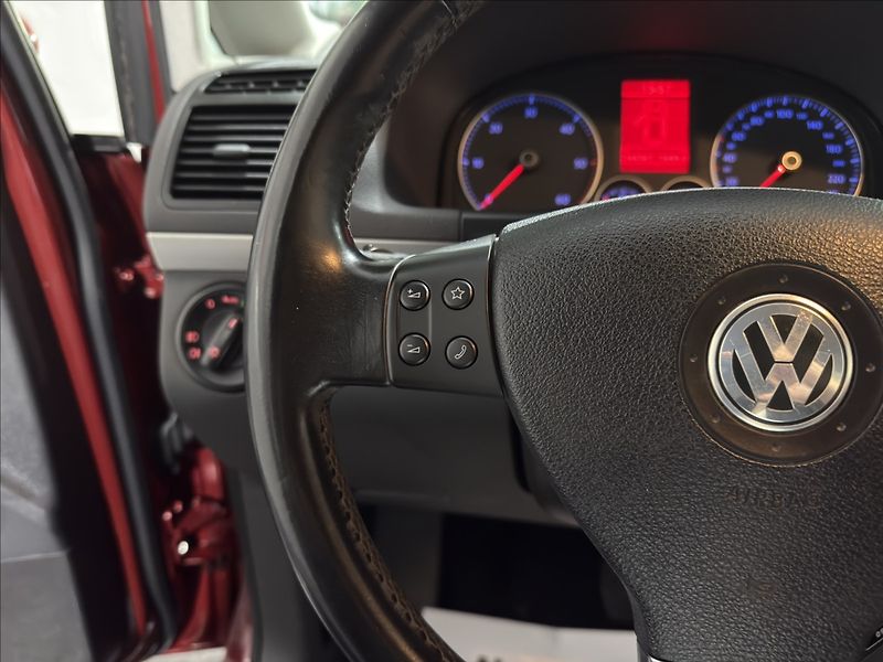 Volkswagen Touran 2,0   TDI DSG 103KW HIGHLINE - fotka 11 z 34