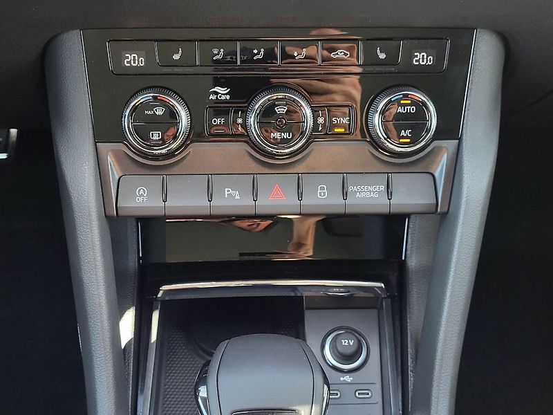 Škoda Karoq Dynamic 1,5TSI 110kW - fotka 27 z 30