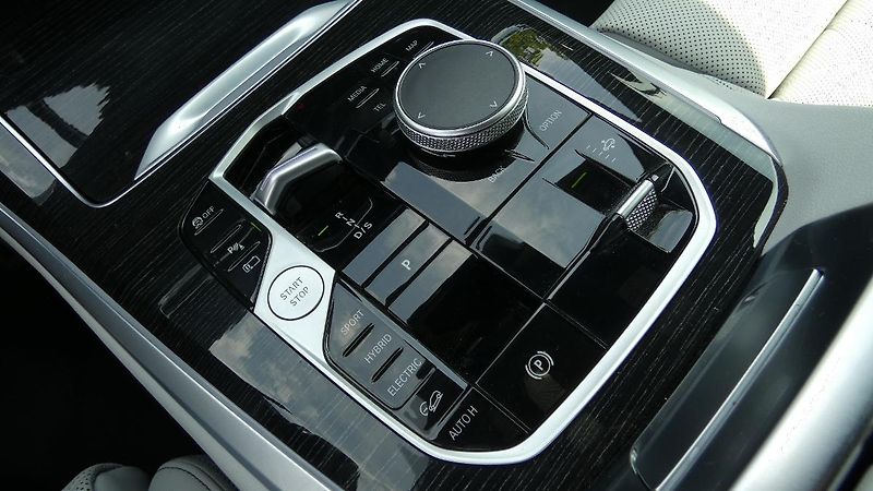 BMW X5 50e xDrive PHEV - fotka 16 z 27