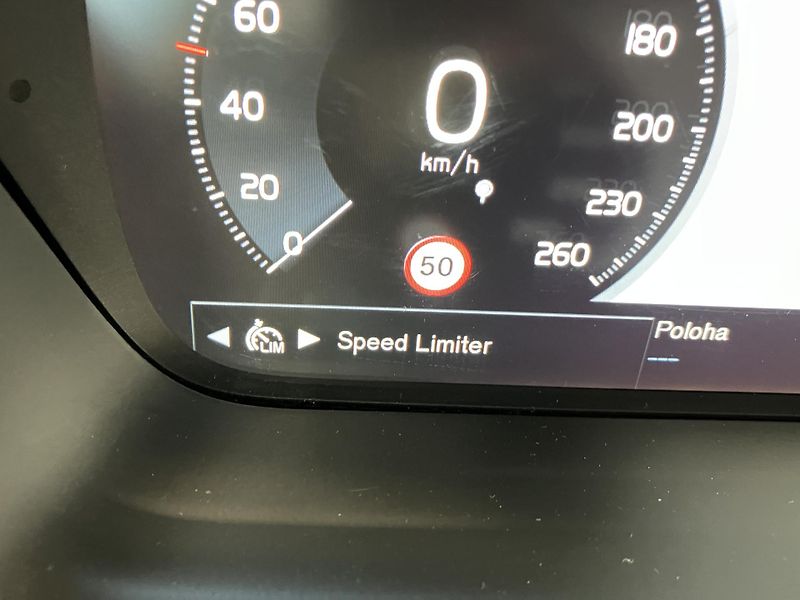 Volvo XC90 D5 AWD Momentum AT8, ČR - fotka 28 z 50