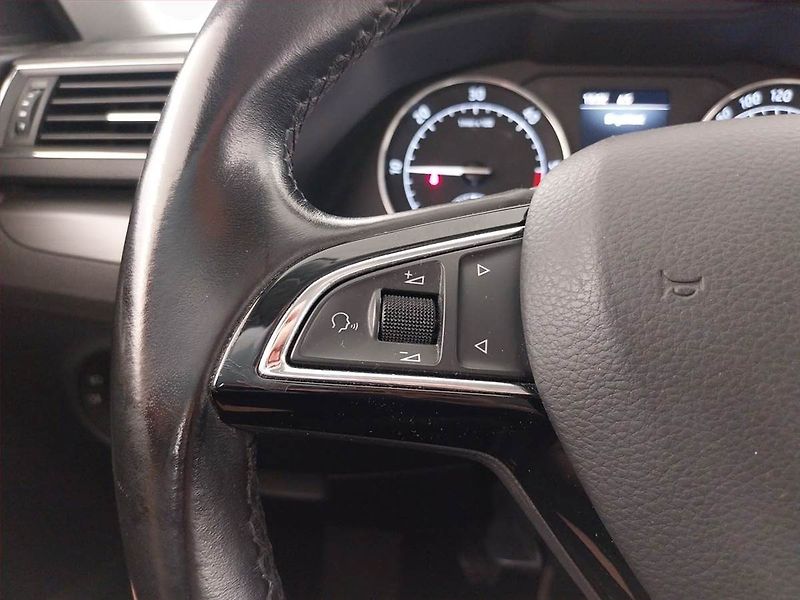 Škoda Superb (2017) Ambition 1.6 TDI, Navi, Xenony - fotka 18 z 23