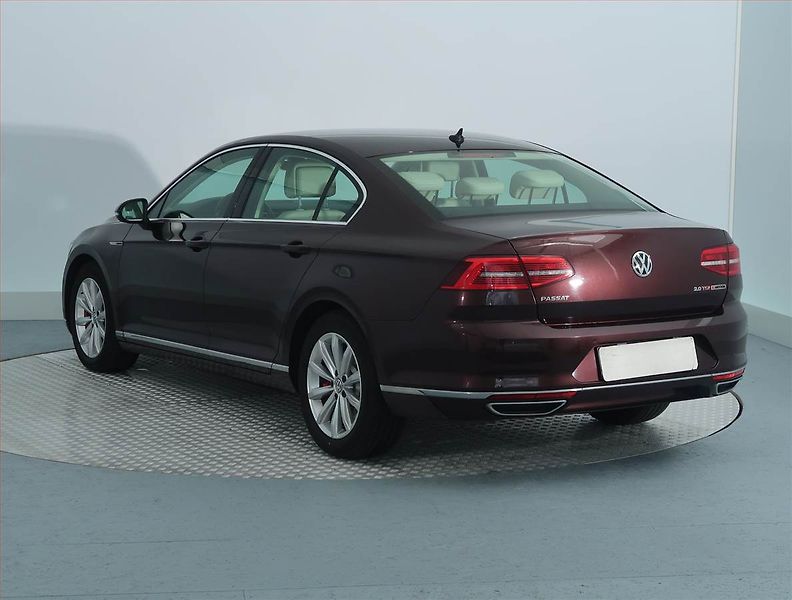 Volkswagen Passat (2015) Highline 2.0 BiTDI, 4X4 - fotka 4 z 13