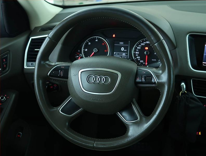 Audi Q5 (2016) 2.0 TDI, Automat, Serv.kniha - fotka 17 z 21