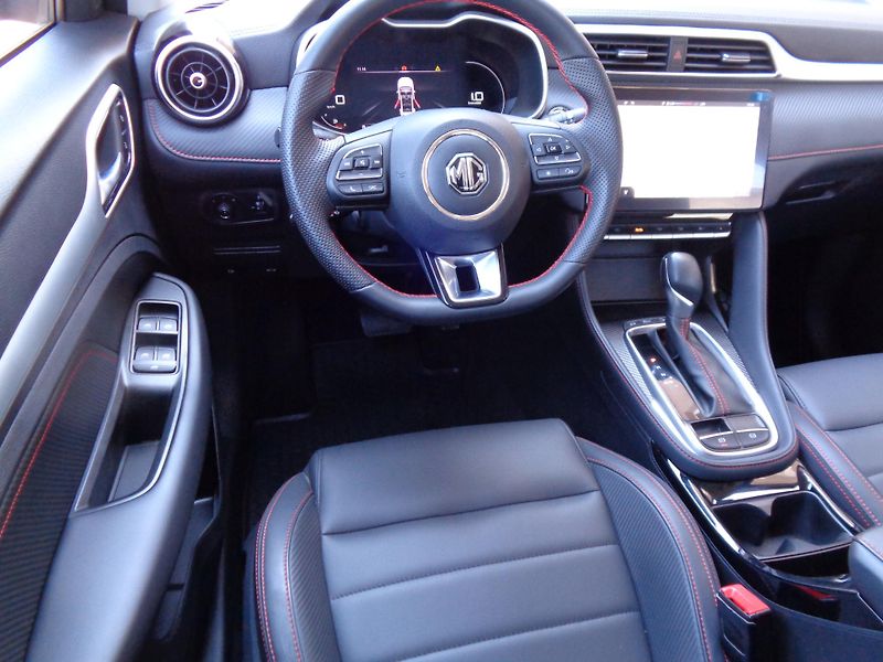 MG ZS 1,0i 111 PS,AT,Excl,MÁLO KM! - fotka 23 z 31