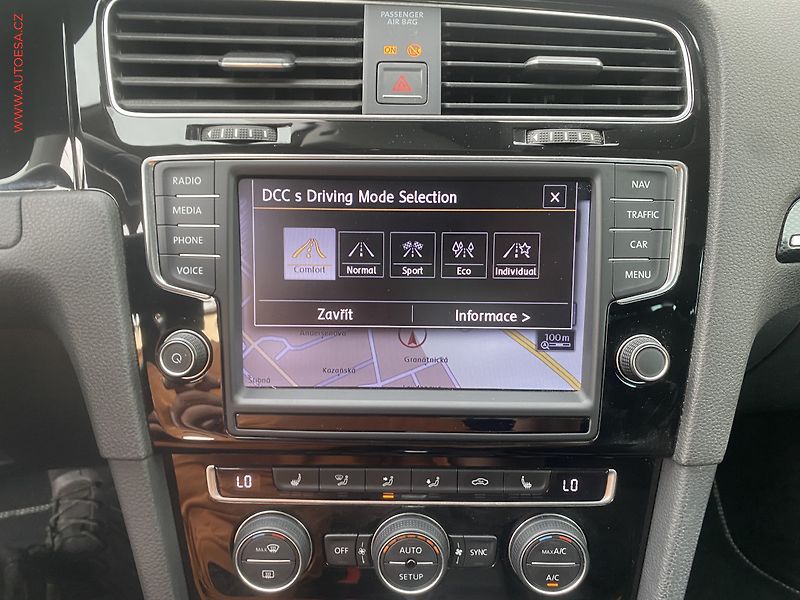 Volkswagen Golf (2013) 2.0 TDi, Highline, DSG, bixen - fotka 19 z 19