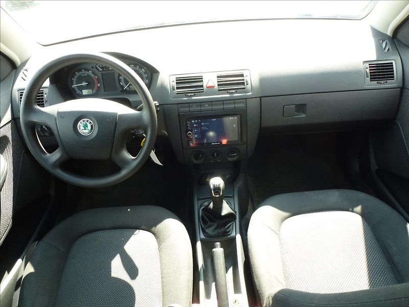 Škoda Fabia 1,4 16V Parkovací kamera - fotka 30 z 47