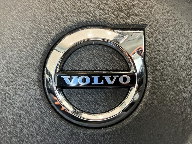 Volvo XC60 B4 AWD PLUS DARK AT8, ČR - fotka 39 z 41