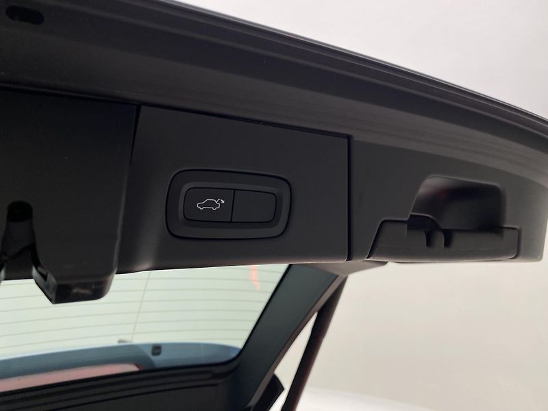 Volvo V90 D3 KINETIC REZERVACE - fotka 29 z 38