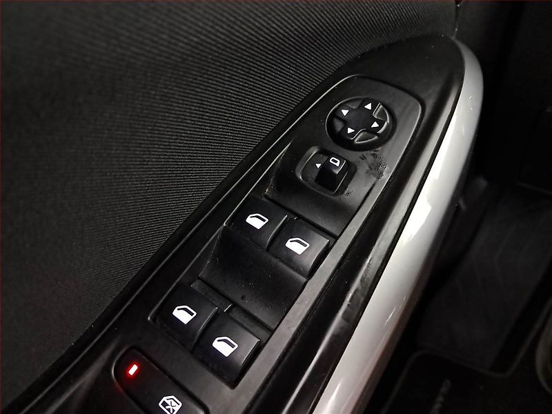 Opel Grandland X (2019) 1.2 Turbo, Serv.kniha - fotka 18 z 20