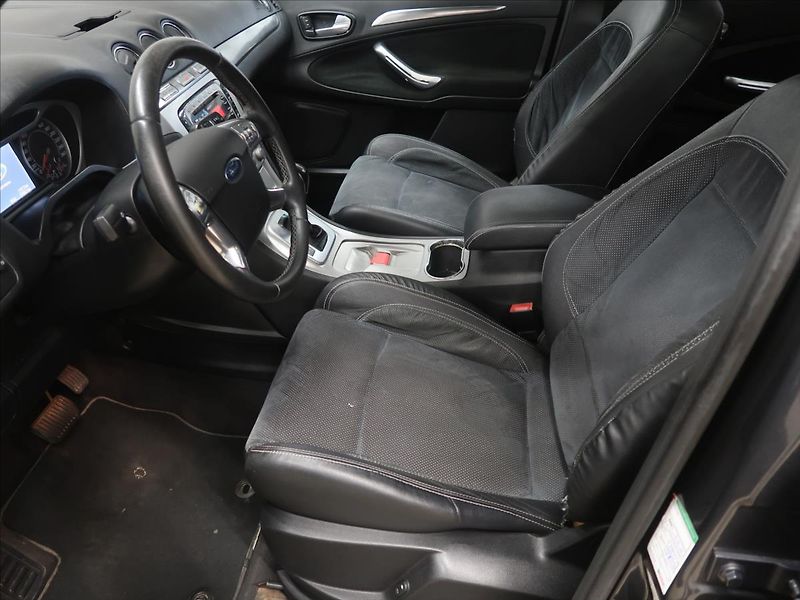 Ford S-MAX 2,0 TDCi 96KW AT Titanium - fotka 11 z 31