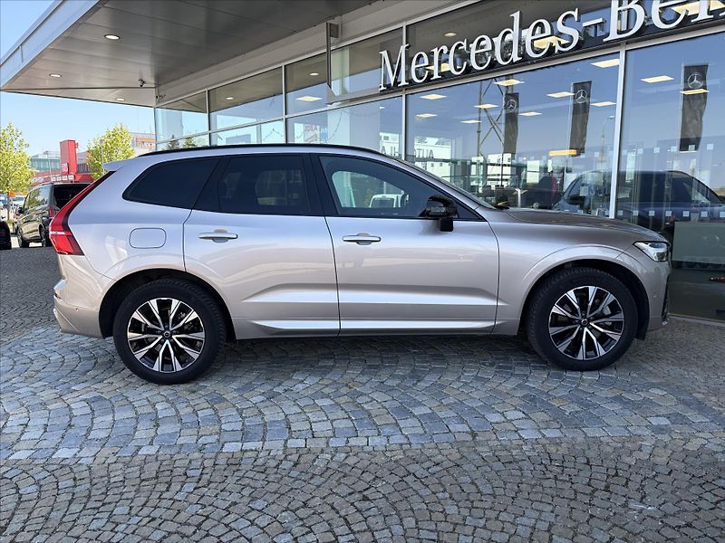 Volvo XC60 2,0   B4 AWD Dark PLUS - fotka 25 z 32