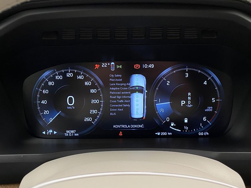 Volvo XC90 B5 AWD INSCRIPTION AUT CZ 7m - fotka 26 z 49