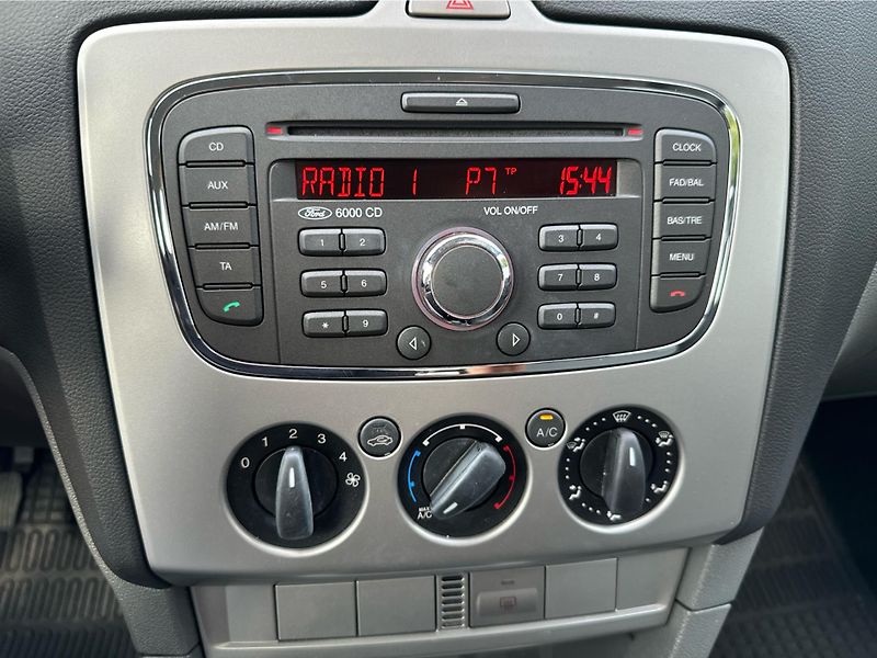 Ford Focus 1.6 i 74 KW - fotka 14 z 15
