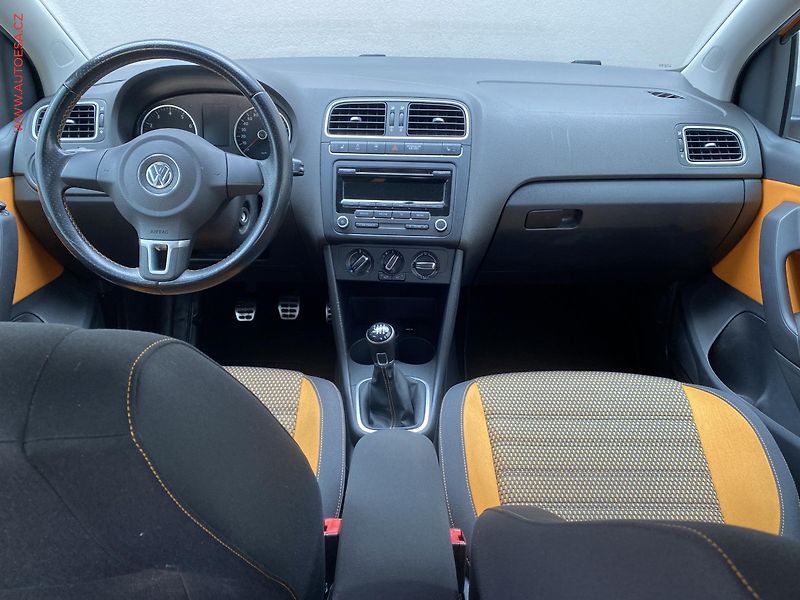 Volkswagen Polo (2012) 1.2 TSi, CROSS, výhřev sed - fotka 8 z 18